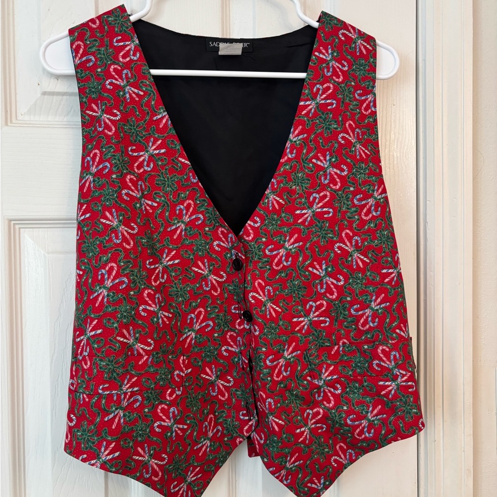 Saddle River Red and green vintage candy cane print vest
 Size M
